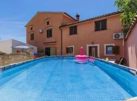 Apartment Karlo, Heated pool, private parking