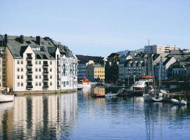 Nær Sentrum Stor, Privat og Koselig Rom, homestay in Arendal