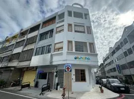 九號安平民宿-可包棟-調酒Bar -親子房- 電梯房-電動麻將-停車方便-半露天烤肉