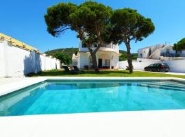 Sunny ocean view house walking distance from beach, hotel en Los Caños de Meca