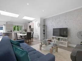 Modern 3 Bedroom, 2 Bathroom Home in Edgware