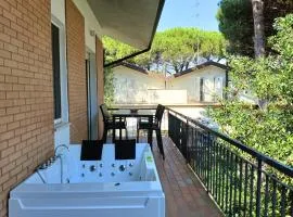 CV018 - Milano Marittima, elegante trilocale con vasca idromassaggio
