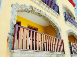 Apartamentos Cal Ratero, hotel v destinaci Maçanet de Cabrenys