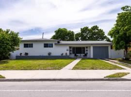 Stylish 3BR Home - BBQ & Near Top Attractions, hotel v destinaci Miami Gardens