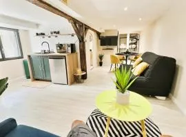 Studio cosy refait à neuf - proche aéroport et tram