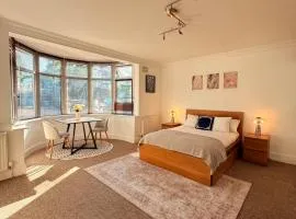 Modern 3-Bedroom Retreat Just Steps from Wembley Stadium