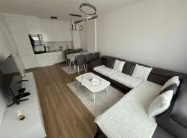 Erina Luxury Apartments - Free Parking