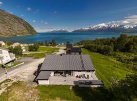 Lyngen Aurora House, hotel com spa em Koppangen