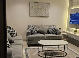 A beautiful one BR apartment with a living room