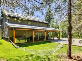 Relax, Reconnect and Explore Modern Idaho House!