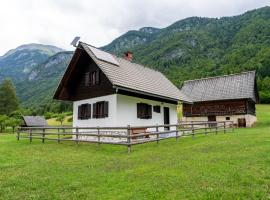 Hiška Nives, hotel a Krstenica