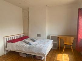 Charlies House Newmarket - 3 bedroom, hotel in Newmarket