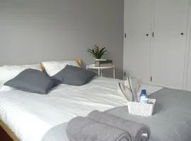 Private Room in Family Home with Pool