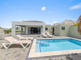 Paradise Villa met privezwembad, Mambo Beach