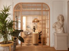 Hôtel Zélie Champs-Elysées, hotel in Paris