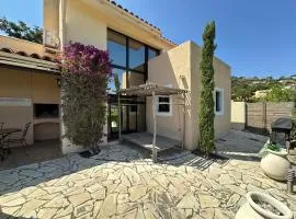 LES TAMARIS Maison pour 6 personnes dans domaine privé avec piscine à La Londe-Les-Maures