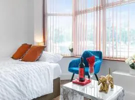Leicester1BR-WiFi-ModernApt-Kitchen-Sleeps2