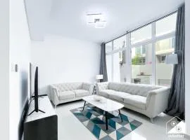 Luxury 3-Bedroom Duplex in Damac Hills & balcony