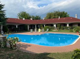 Szőlősgy&ouml;r&ouml;k Kun Apartment with 3 bedrooms on 92 in