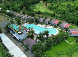 Hidden Leaf Resort、Phumĭ Prâmaôyの駐車場付きホテル