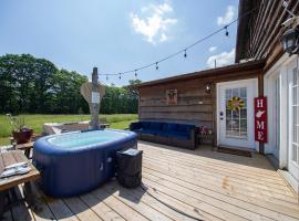 Smiths In-law suite! Pet friendly! Hot Tub!, Hotel in Valley Head