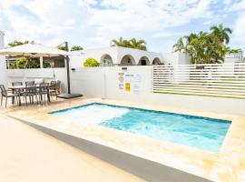 3 Bed 2 Bath A 8 Family House w Private Pool Dorado del Mar, hotel em Dorado