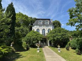 Kastello、Nagykozárのホテル