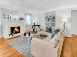 Grosse Pointe Detroit 3BR - Sleeps 8 - Yard home
