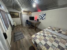 #11 Digital Nomad Cabin on the river overlooking a lake, hotel en Diana