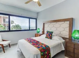 2BD Condo with Roof shared Pool