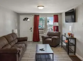 Cozy King Bed Hideaway Near Top Concerts & Sports