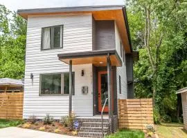 3 Bedroom Modern Home Downtown