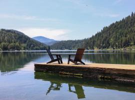 Book the entire Wilderness West Resort, hotel en Colville