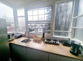 Cozy Studio On Montgomery Ave