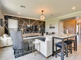 5 Mi to Old Town Hutto Star Ranch Golf Retreat, hotel in Hutto