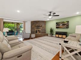 Bogey Abode-ON Golf Course- Half mi to Bike Trail, hotel i Bella Vista