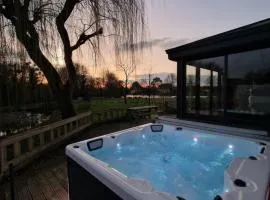 Grand Gîte Le Saule en Scie - 3 étoiles - Spa chauffé, 12 à 14 pers, jardin clos, 30 mn PuyduFou