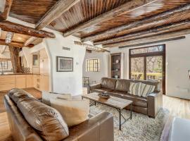 Adobe del Sur Architectural Gem Near Broadmoor, hotel i Colorado Springs