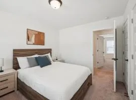 Arte Luxury Townhomes Q4 I Comfy 2 Bed 25 Bath
