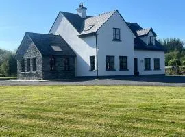 Fabulous 4 Bedroom House, Gateway to Connemara