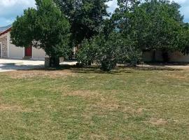 Aggelos Gardenhouse of Volos，位于沃洛斯的酒店