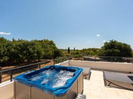 4 Bedroom Gorgeous Apartment In Korlat, Hotel in Korlat