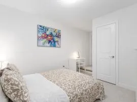 CEDAR Double Room with attached private Bathroom and Balcony in Toronto, ON, Canada