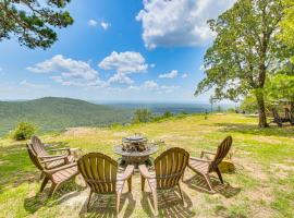 Outdoor Entertainment Area Scenic Hot Springs Gem, hotel in Hot Springs