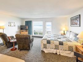 Oceanfront Condo - Beach Access - King Bed & Full Kitchen - Pool and Hot Tub, hotel in Lincoln City