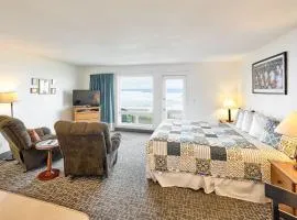 Oceanfront Condo - Beach Access - King Bed & Full Kitchen - Pool and Hot Tub