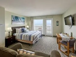 Fireplace Studio - Ground Level - Beach Access - Pool & Hot Tub
