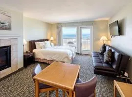 Oceanfront Studio With Full Kitchen - Beach Access - Pool & Hot Tub