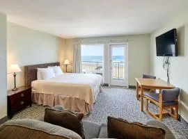 Ground Floor Fireplace Studio - Ocean View & Beach Access - Pool and Hot Tub