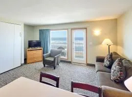 Corner Oceanview King Suite Full Kitchen Beach Access Pool & Hot Tub